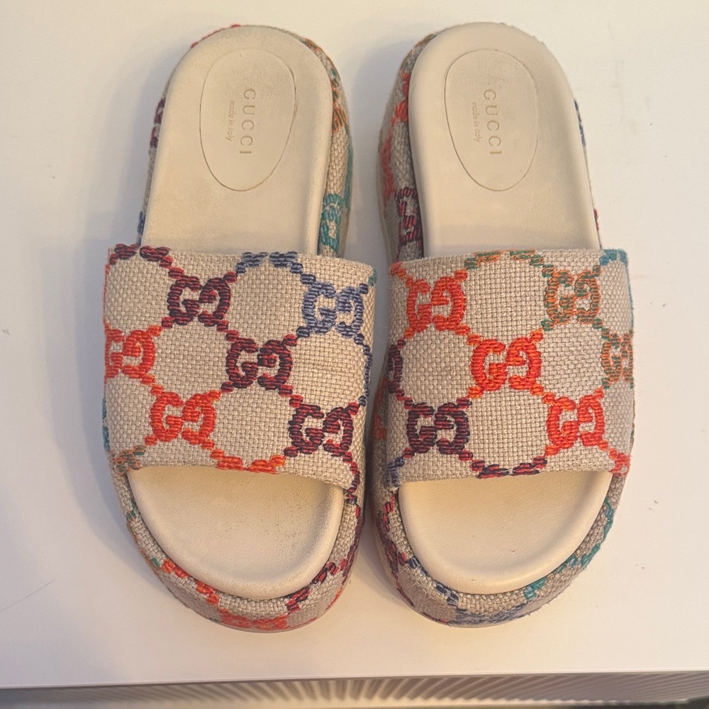 Gucci Beige and Multicolor Patterned Slides
